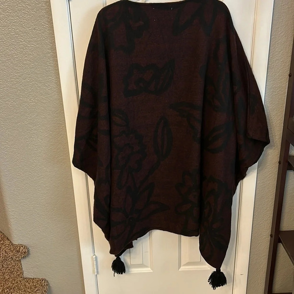 Cleobella Sevigny Women’s OS Poncho Shawl Wrap Boho Tasseled Soft Roomy Fit - Picture 2 of 7